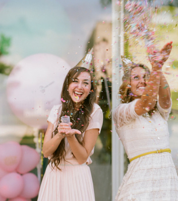 Mehrfarbiges Geschlecht offenbaren Confetti Poppers biologisch abbaubare Confetti Kanone Hochzeit