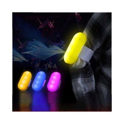 Partys Große Veranstaltungen Custom LOGO Aufleuchten Armbänder Fernsteuerung LED-Leuchten Armbänder