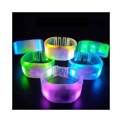 Party-Versorgung Fernbedienung LED Licht Armband lumineux LED blinkendes Armband mit 15 Lichtfarben