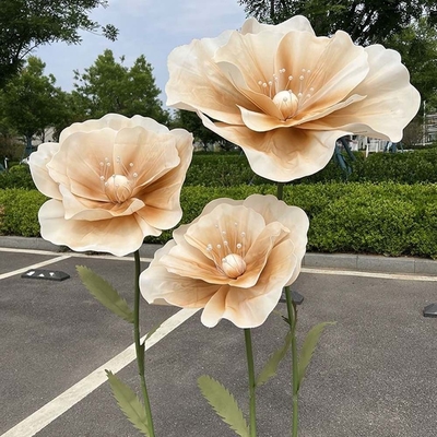 Elegantes Hochzeitsblumenläufer aus riesigem Schaum-Peonien mit elektroplattiertem Eisen und modernem Fit-Stil