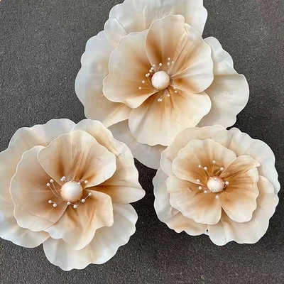 Elegantes Hochzeitsblumenläufer aus riesigem Schaum-Peonien mit elektroplattiertem Eisen und modernem Fit-Stil